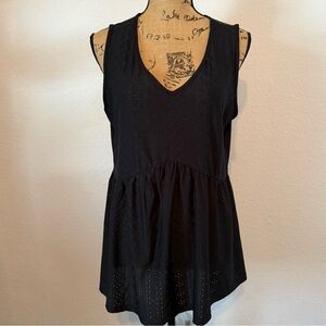 Ofeefan Black V-neck perforated sleeveless top with gather at waist XL